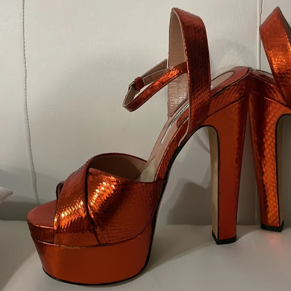 Brian Atwood MADISON RUST ORANGE METALLIC ELAPHE SNAKE PLATFORM SANDALS 38 7.5